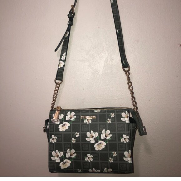 Steve Madden Handbags - Steve Madden woman’s floral crosbody bag 10"×7" Olive green new without the tag